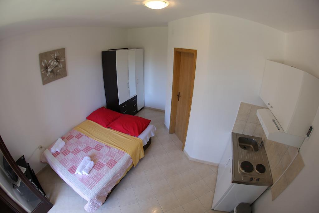 Vedrana Apartment *
