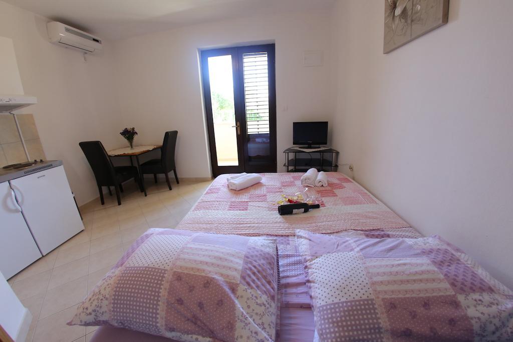 Vedrana Apartment *