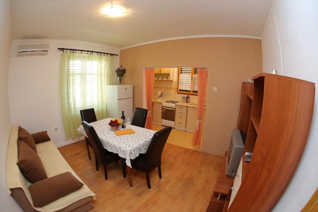 Apartment Vedrana *