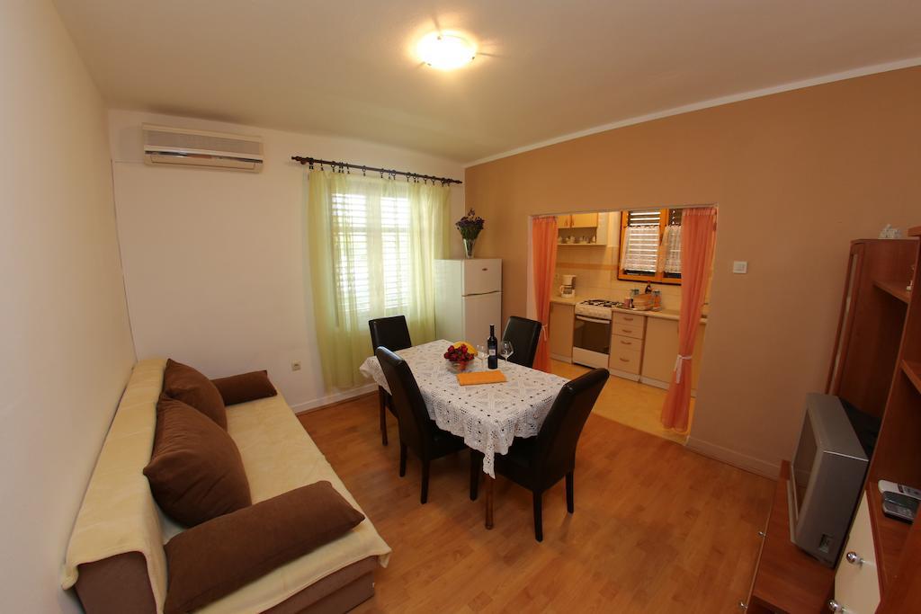 Vedrana Apartment *